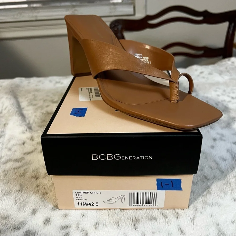 NIB BCBGeneration Leather Flian Toe Ring Tan Heel Sandals sz 11 - Picture 4 of 11